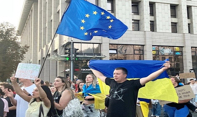 Тысячи людей прошли маршем в Киеве, протестующие потребовали, чтобы Зеленский их выслушал