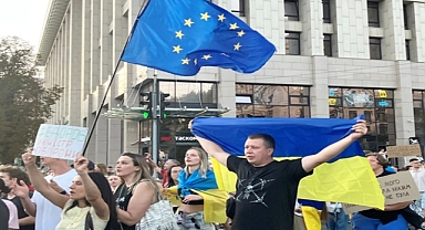 Тысячи людей прошли маршем в Киеве, протестующие потребовали, чтобы Зеленский их выслушал